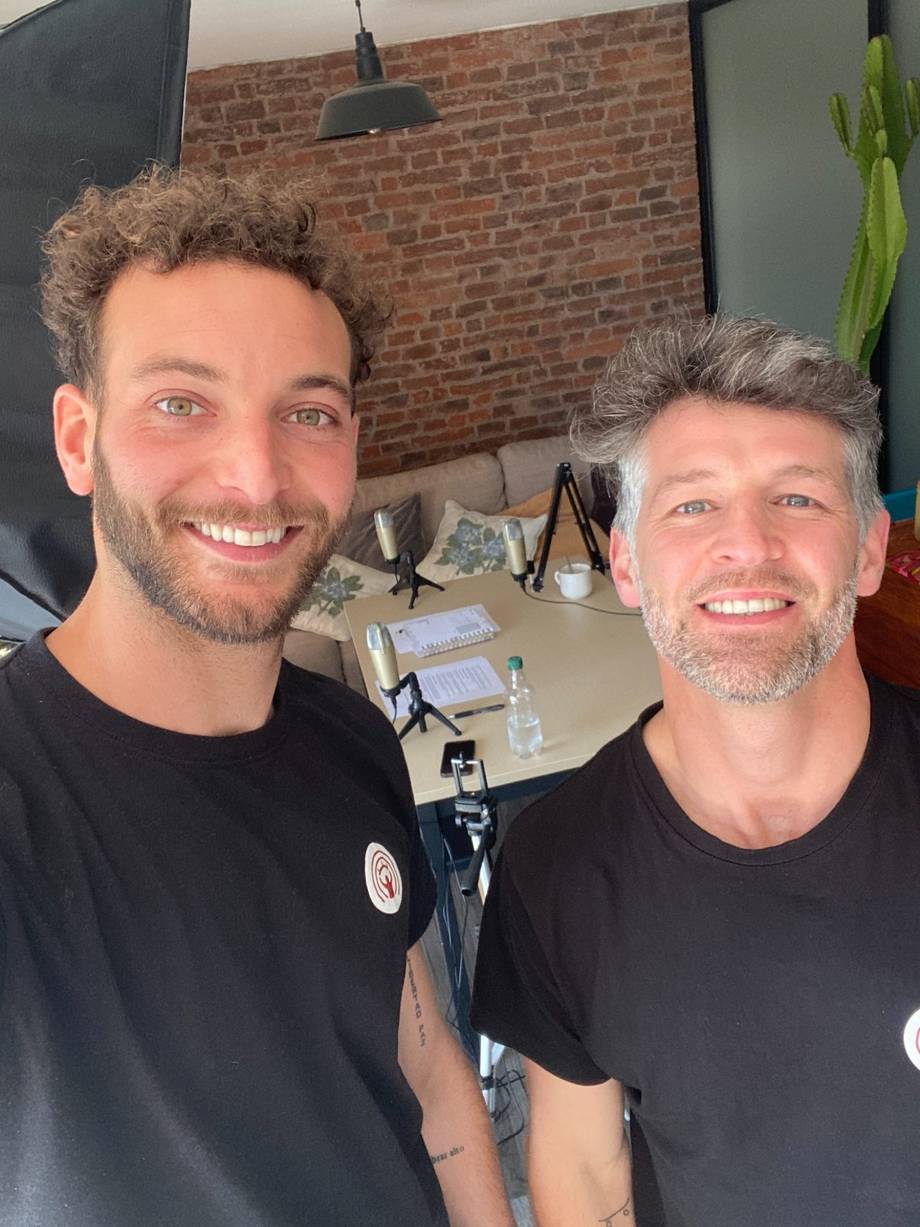 Juanma grabando un episodio de De Correr a Parar junto a un invitado